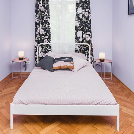 Modern Urban Escape - Old Town Apartment - By Upstairs Krakow Exterior photo