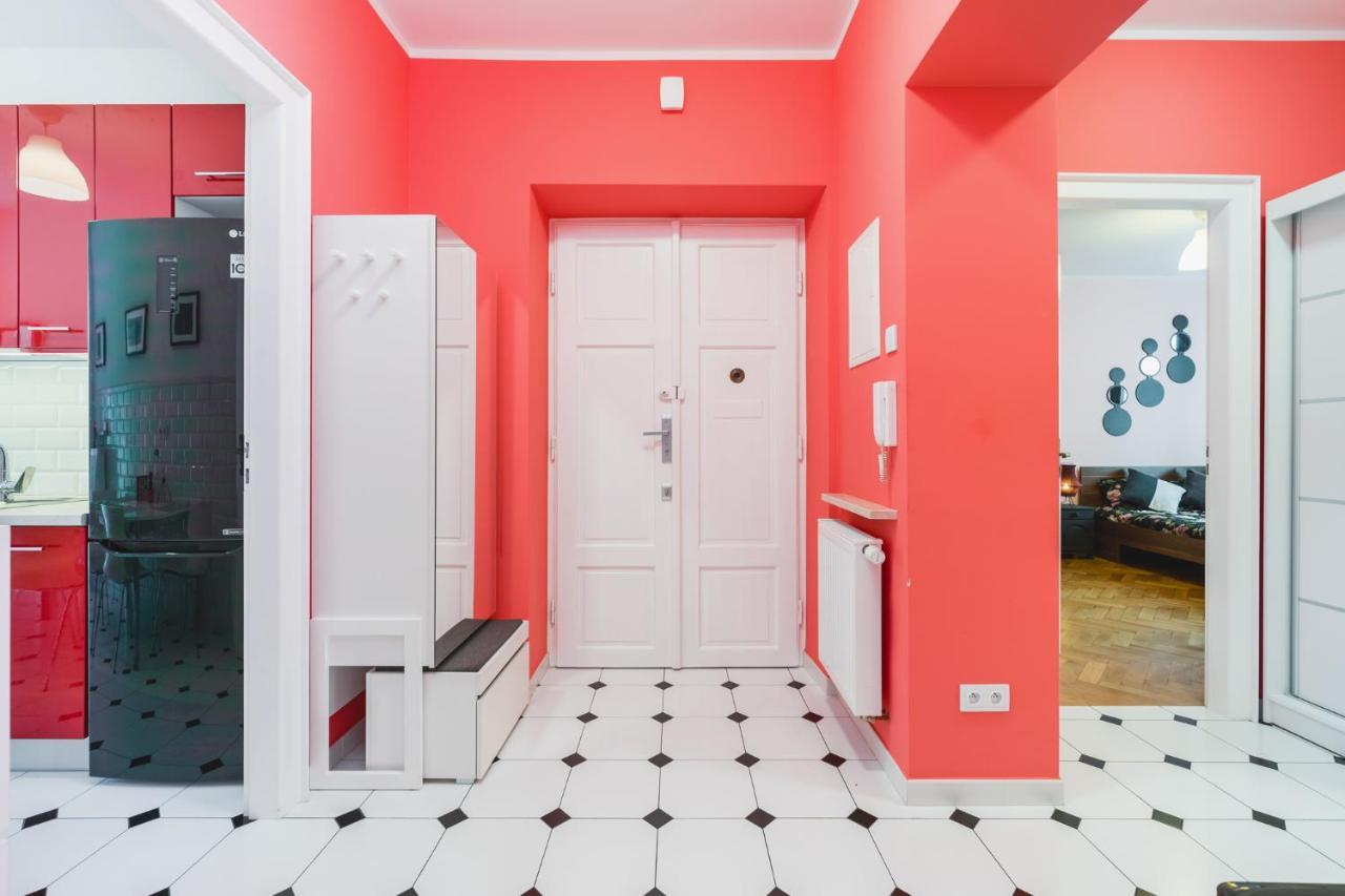 Modern Urban Escape - Old Town Apartment - By Upstairs Krakow Exterior photo