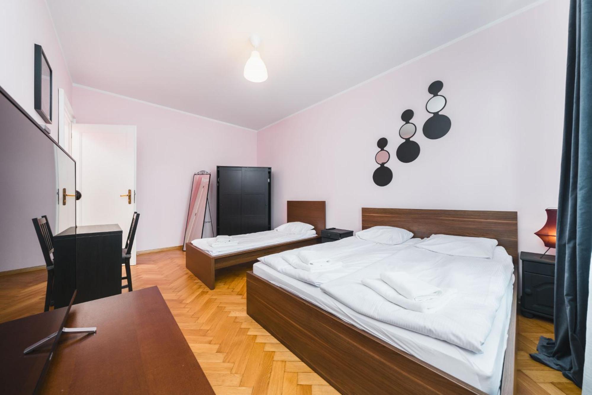 Modern Urban Escape - Old Town Apartment - By Upstairs Krakow Exterior photo